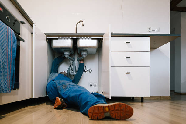 Professional Leak Detection technician working in De Soto, KS